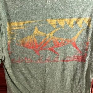 Green and yellow Salt Life tee shirt. Great Condition!